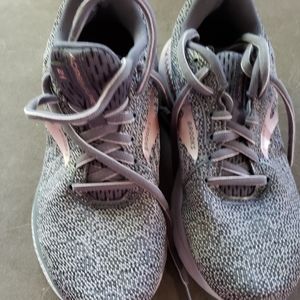 Womans size 7.5  wide Brooks tennis shoes